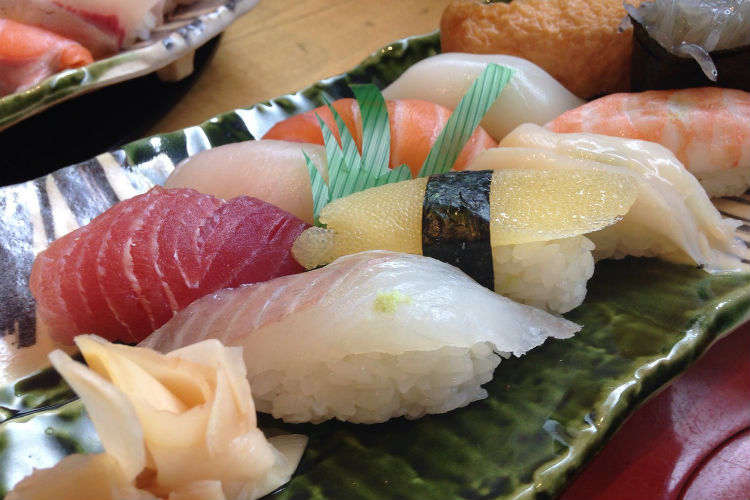 sushi-975075_1280